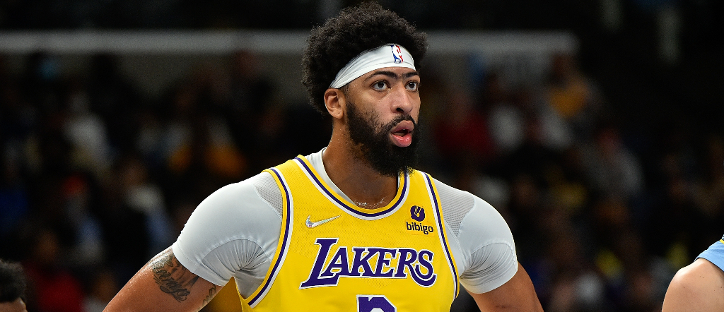 Anthony Davis Collapsed In The Tunnel After Jaden McDaniels Fell Into His Left Knee