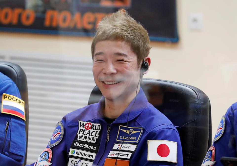 Billionaire Goes To Space And Reviews A Manga