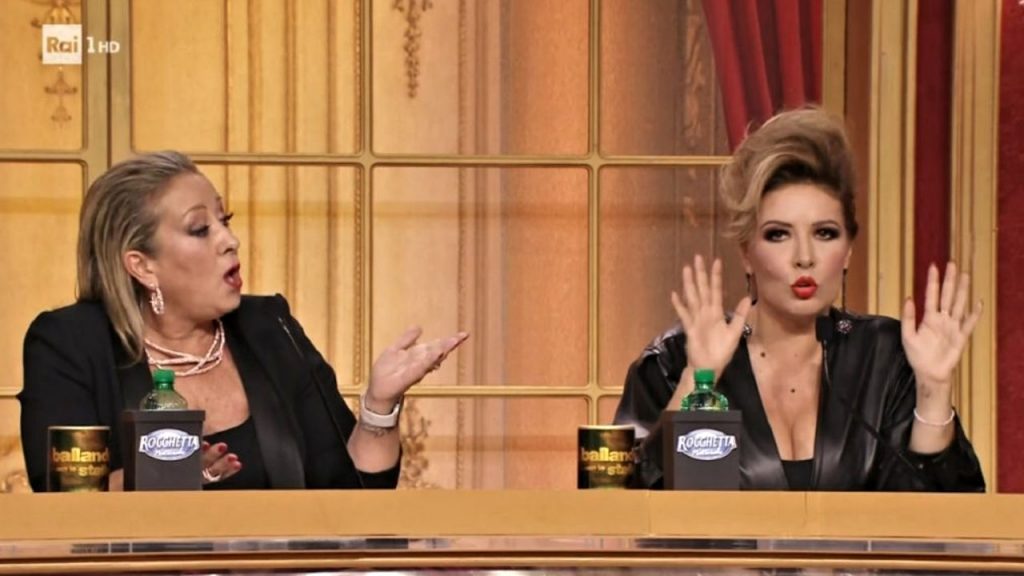 Carolyn Smith punzecchia ancora Selvaggia Lucarelli, che sbotta: “Basta!”