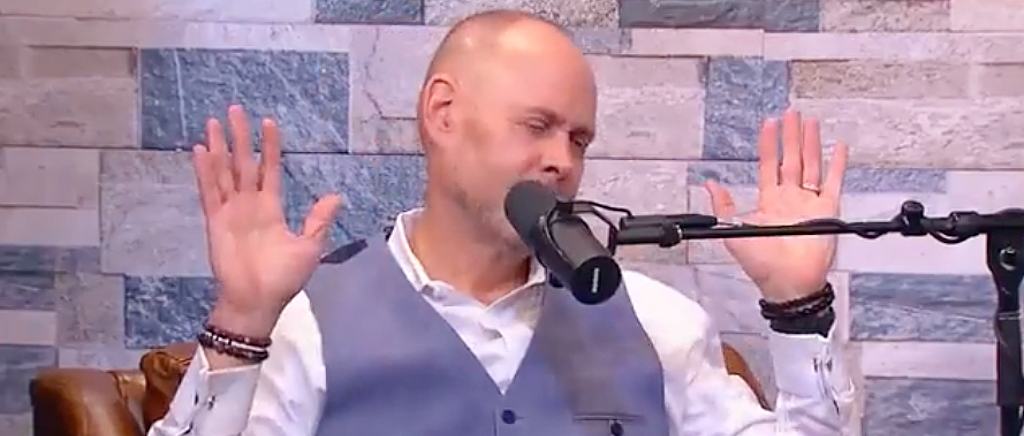 Ernie Johnson Couldn’t Believe Charles Barkley Named His Daughter After A Mall In Delaware