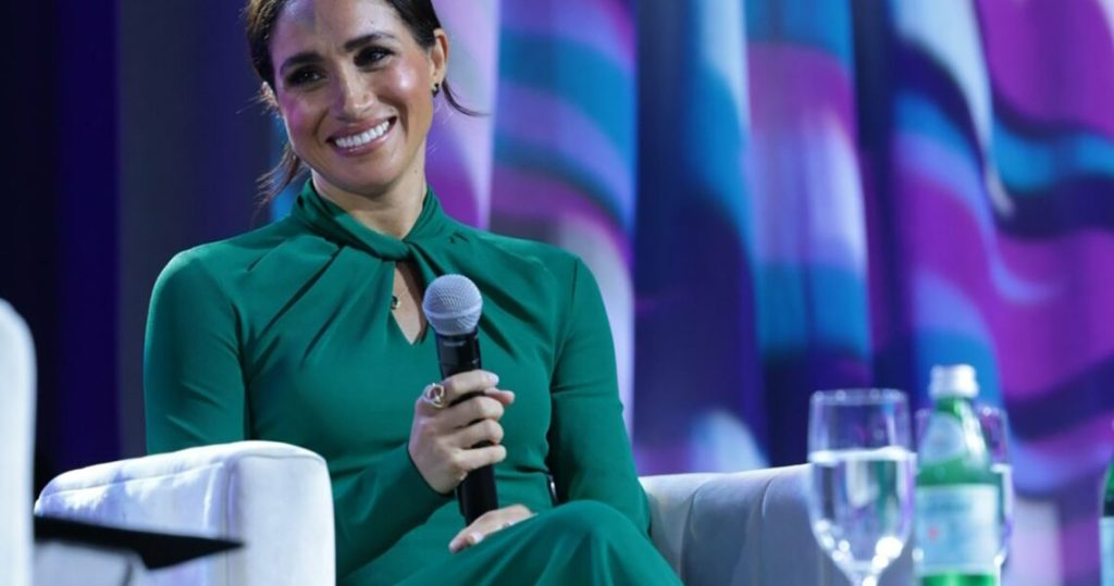 Amidst Criticism for Mocking the Queen, Meghan Markle’s Curtsy Video From ‘Suits’ Go Viral