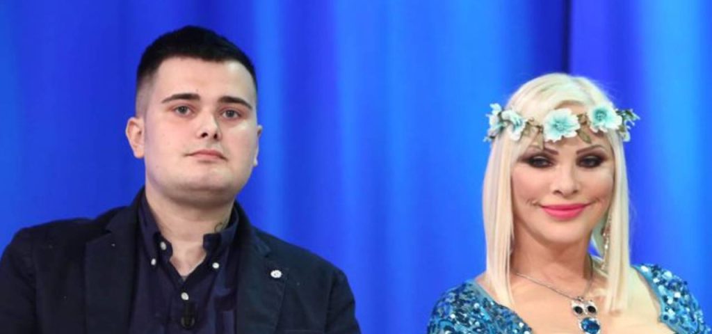 Cicciolina, il figlio Ludwig: “Ho sofferto molto la separazione dei miei genitori”