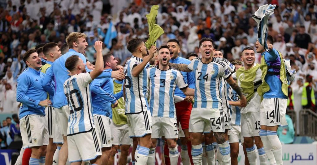 VIDEO / “Muchachos”, com’è nato l’inno-tormentone dell’Argentina. Lo canta anche…