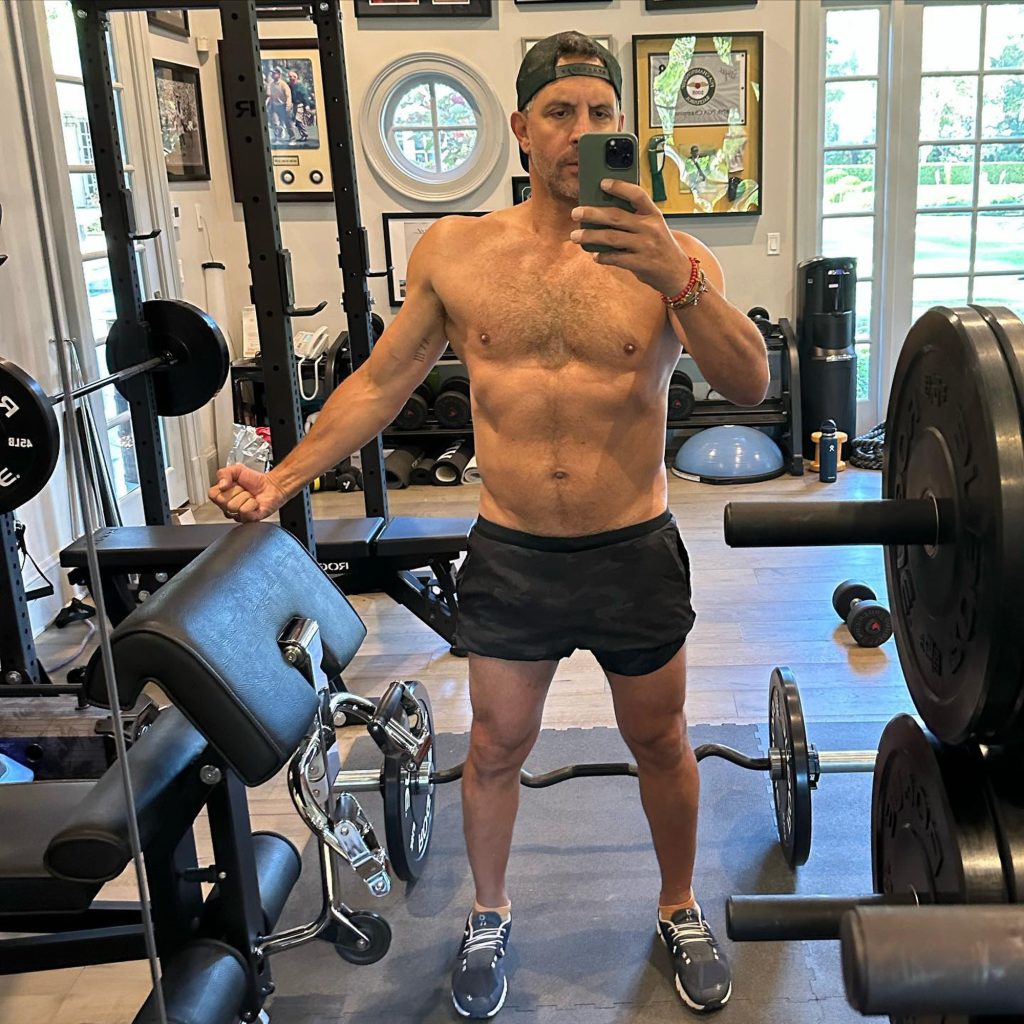 Kyle Richards Trolls Husband Mauricio Umansky Over Shirtless Photo & Weight Loss Reveal