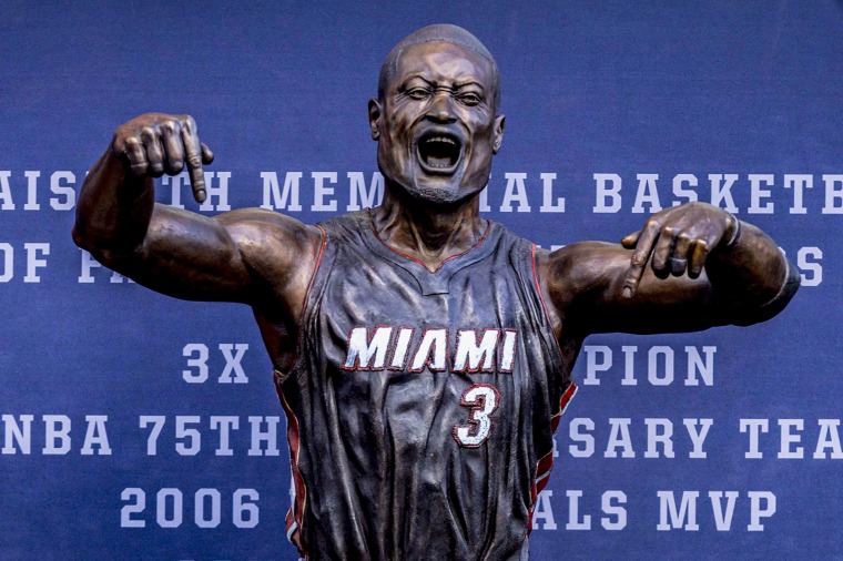 The Heat Unveiled A Dwyane Wade Statue That Looks Nothing Like Dwyane Wade